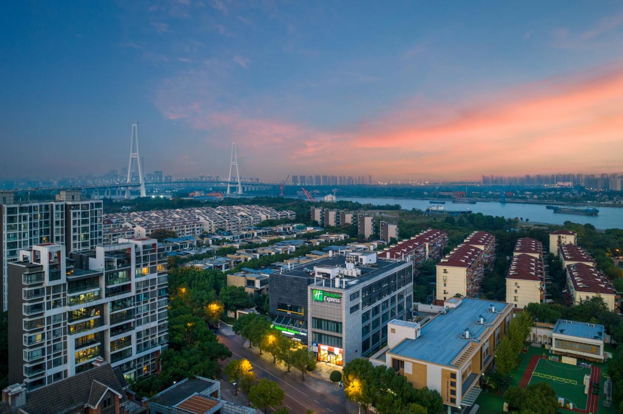 Holiday Inn Express Shanghai Xuhui Binjiang, An Ihg Hotel Esterno foto